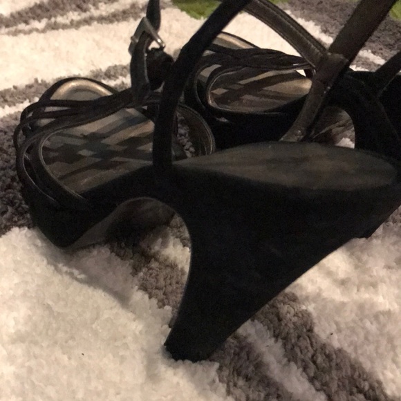 Woman shoes - Picture 2 of 2